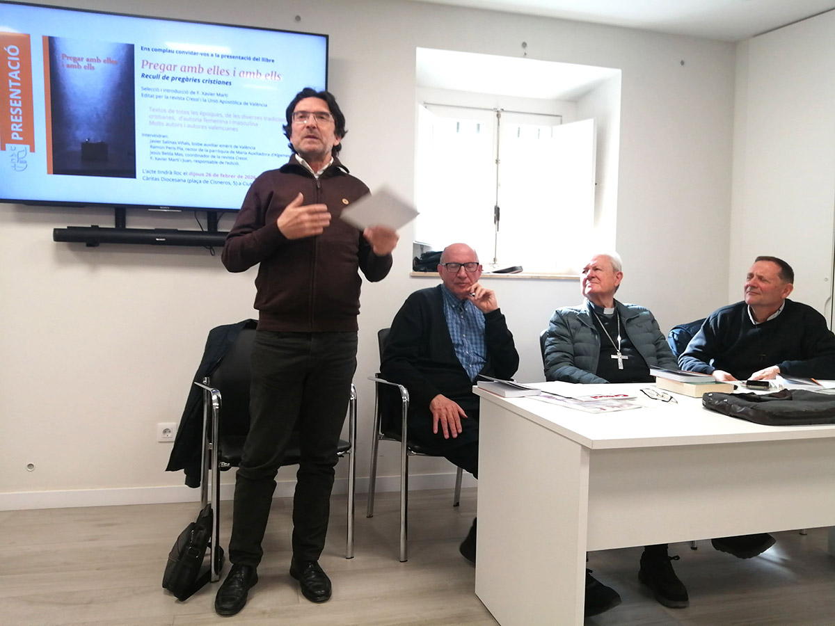 Presentació de Pregar amb elles i amb ells